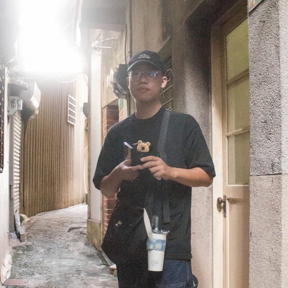黃上育